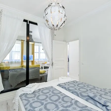 Hotel Harbor Black Pearl