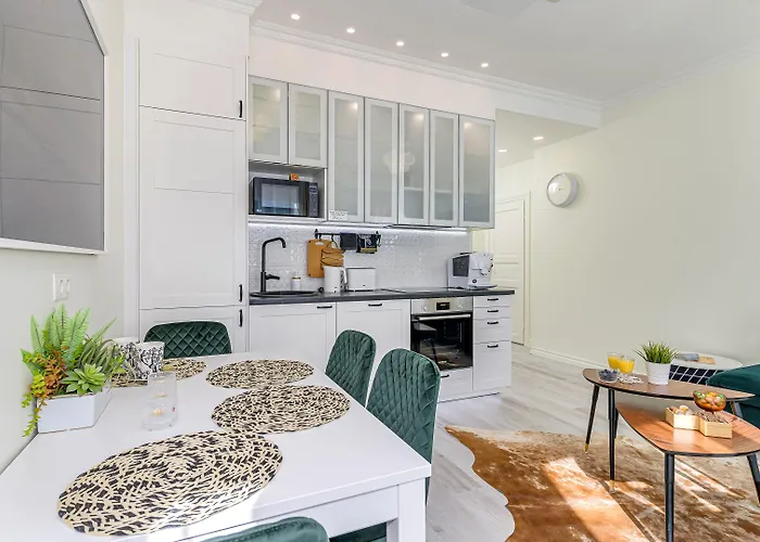 Hotel Harbor Black Pearl